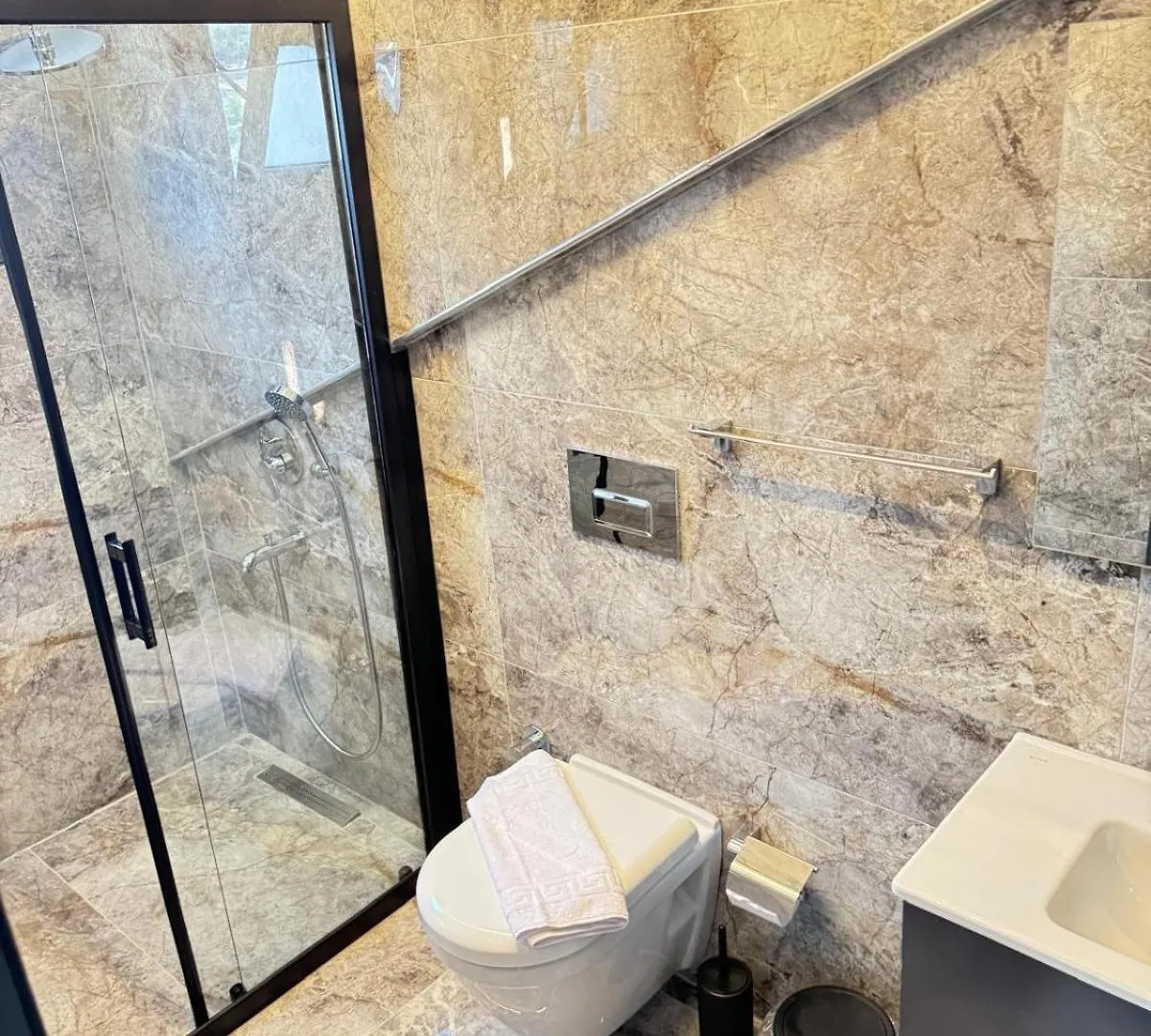Guenes Villa فتحية 0*,
